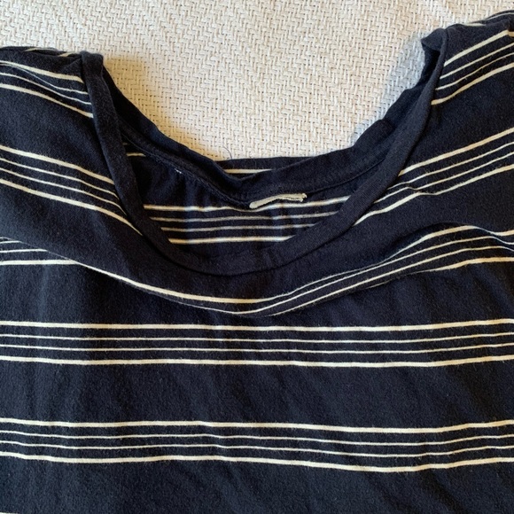 4 Short Sleeve Tee Shirts Size Medium - Picture 6 of 9